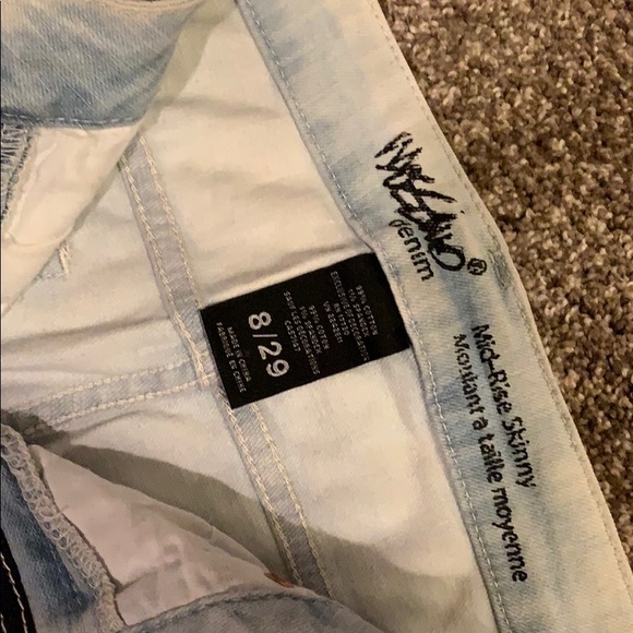 Light Wash Distressed Denim Jeans - Picture 3 of 4